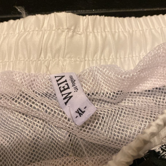 WEIV black bandana print men’s swim trunks, NWT, size XL - Picture 3 of 6